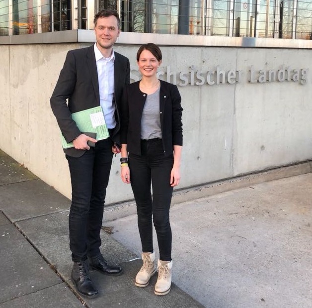 Jan Löffler und Leandra Weber nach einem Sitzungstag im Landtag